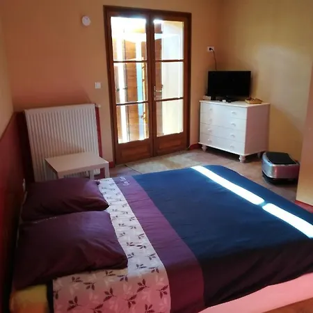 D'hotes Le Clos Bed & Breakfast Saint-Pierre-la-Palud